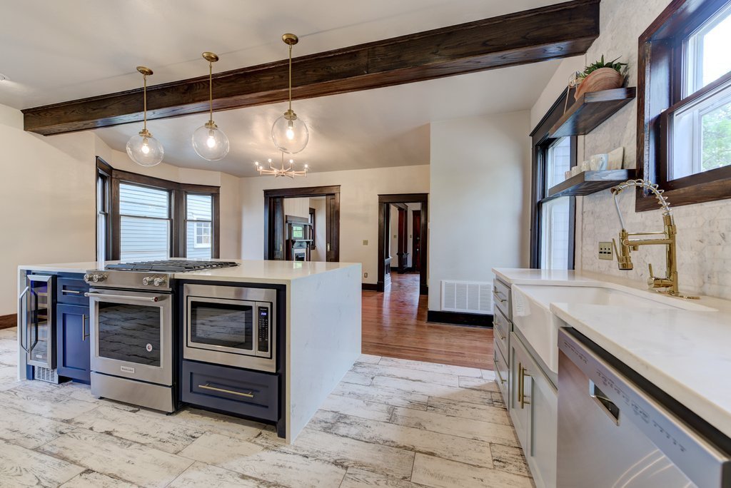 The Enduring Popularity of Modern Farmhouse Style Homes | TileBuys