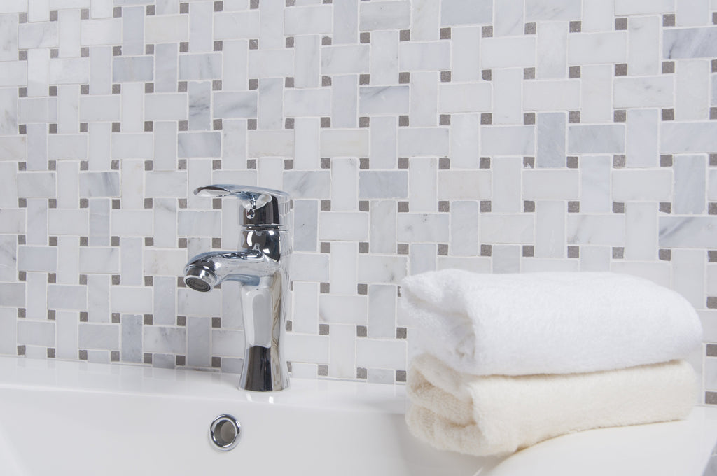 Carrara (Carrera) Venato Marble Mosaic Tile - 1x2" Basketweave Strips with Lady Gray Marble Accent Squares - Polished | TileBuys