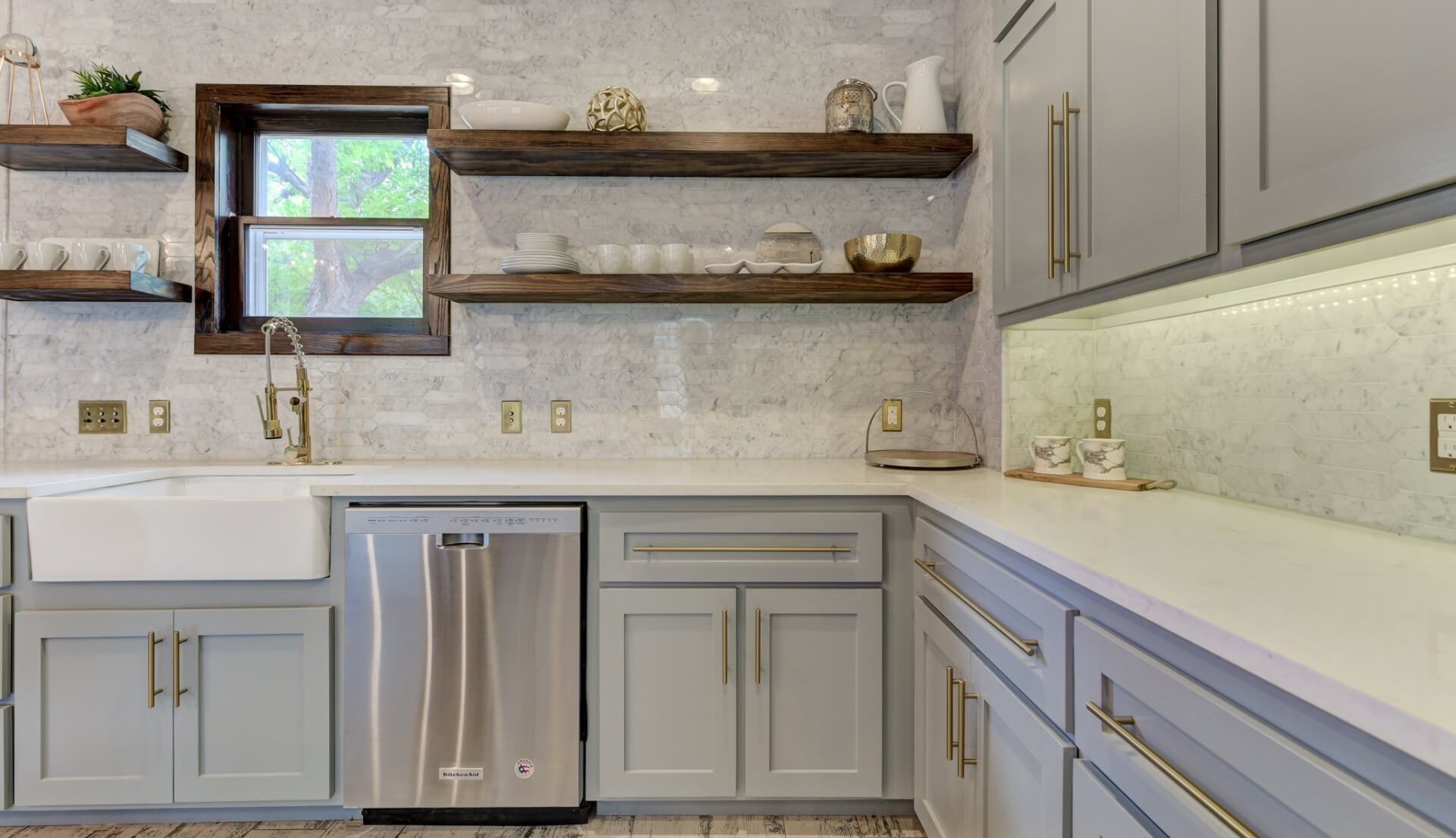 Bianco Carrara Marble Picket Tile Kitchen Backsplash