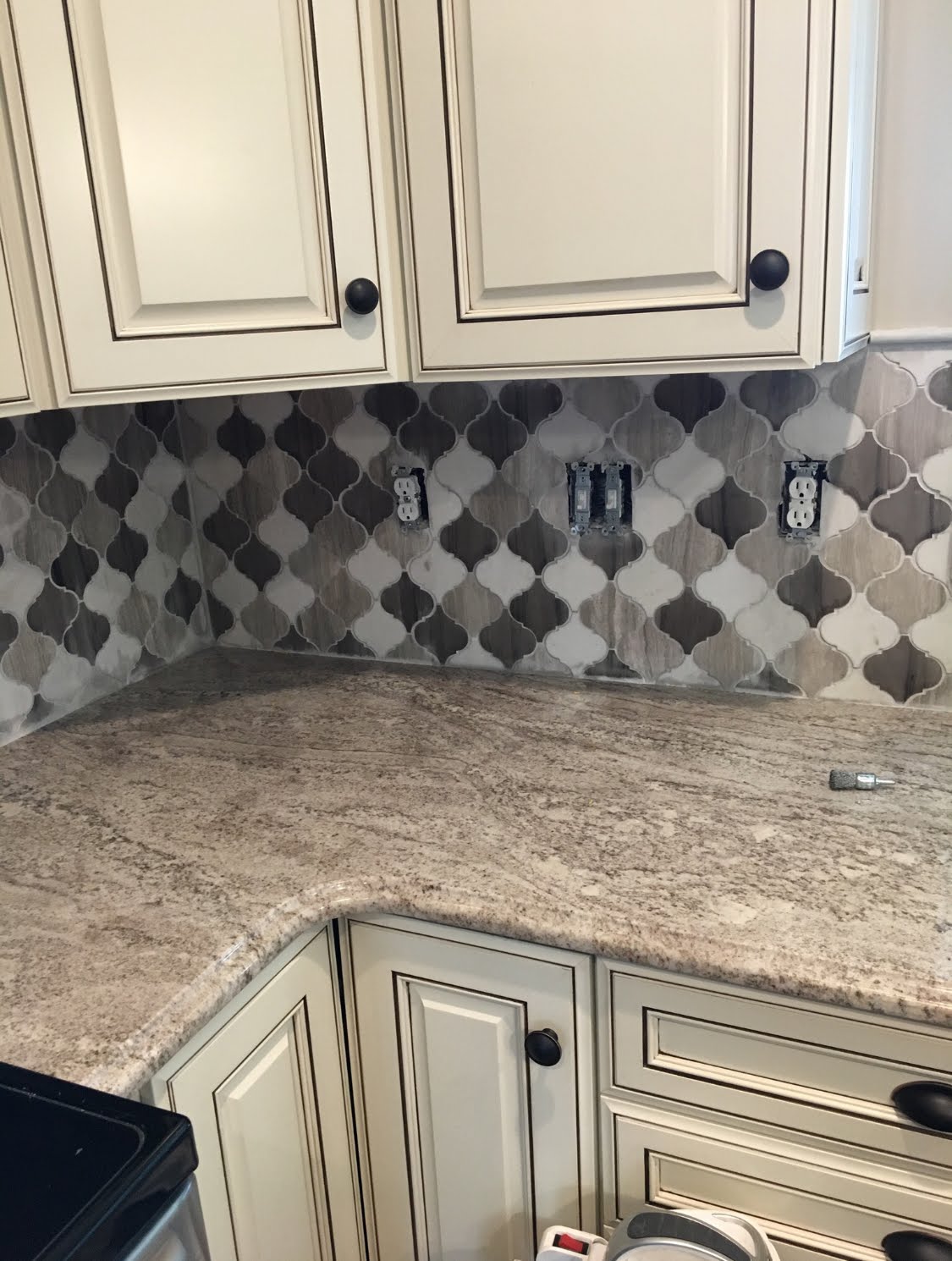 Luxembourg Arabesque Mosaic | Natural Stone Blends Tile w/Multi Finish